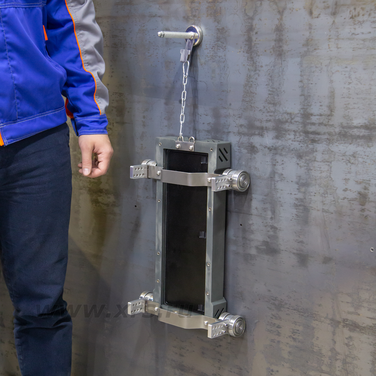 Магнитные колеса на плоской вертикальной поверхности